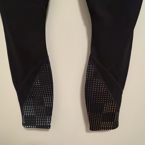 Athleta Aurora Precision Black Reflective Rainbow Dot 7/8 Leggings- M NWOT - Picture 13 of 16